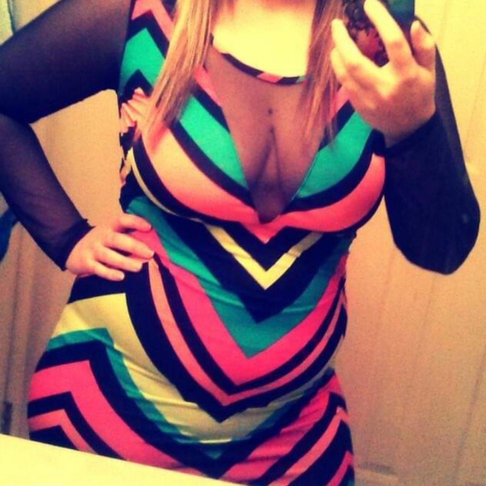 Dress - Picture 3 of 3